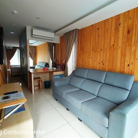 Kluang Container Swimming Pool Hotel Exteriör bild